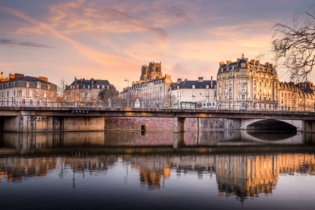 Les quais de la Vilaine à Rennes et leurs façades en pierre