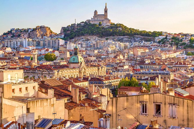 Les toits du centre historique de Marseille vus depuis les hauteurs